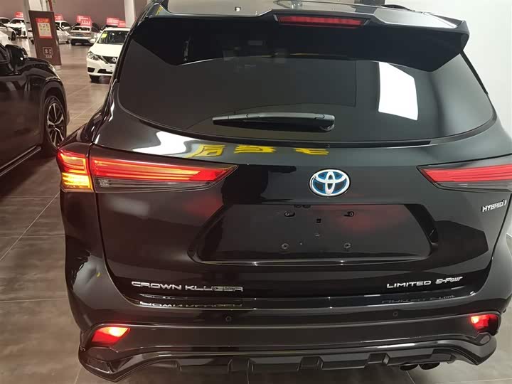 Фото 6 - Toyota Crown Kluger