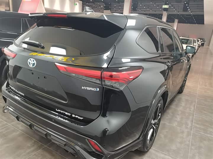 Фото 7 - Toyota Crown Kluger