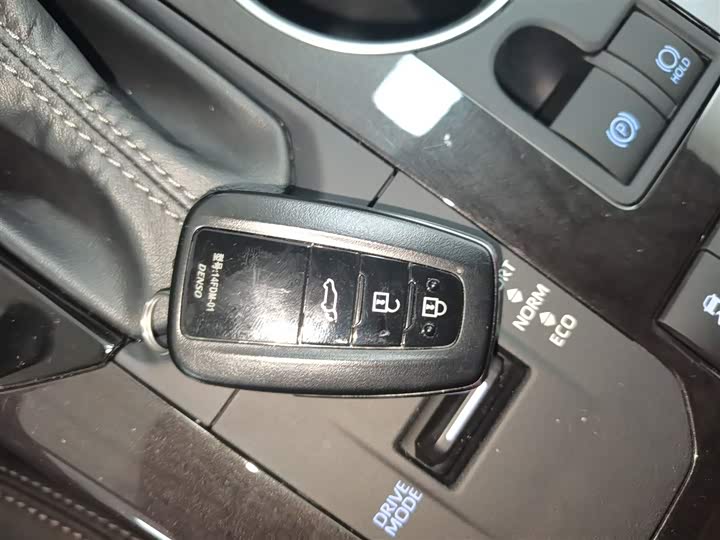 Фото 9 - Toyota Crown Kluger