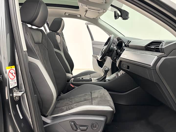 Фото 8 - Audi Q3