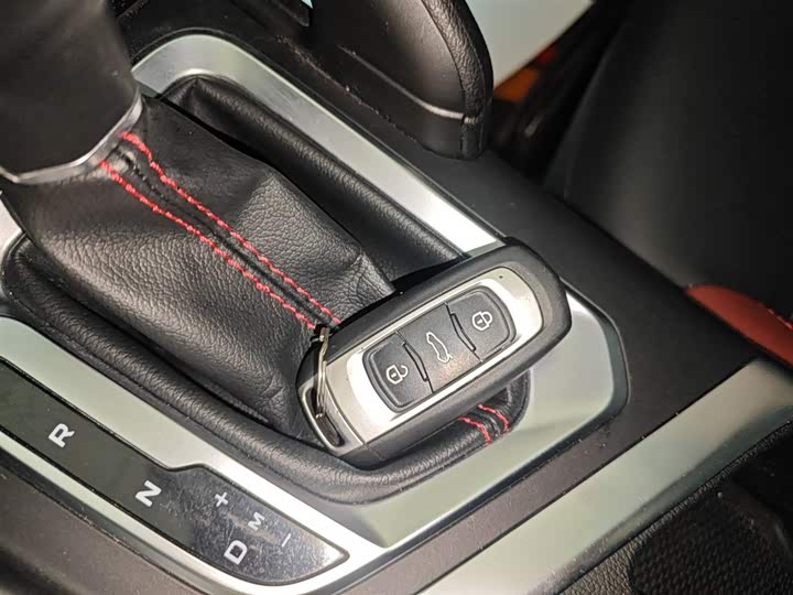 Фото 9 - Geely Vision X3