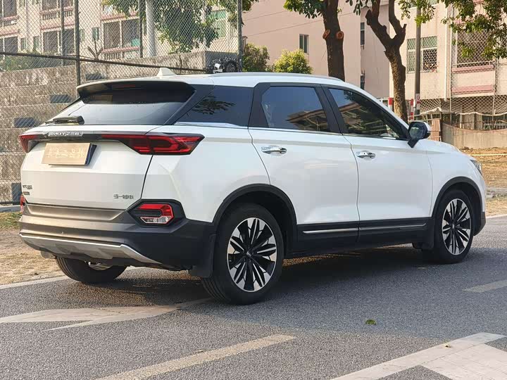 Фото 6 - Bestune T77