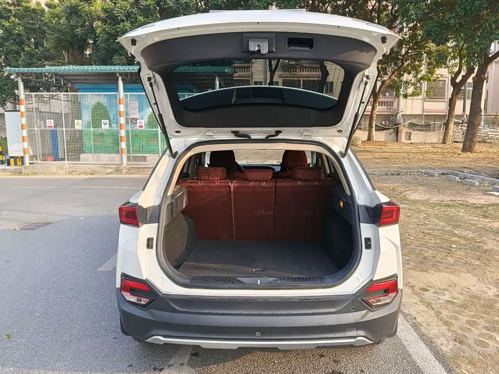 Фото 9 - Bestune T77