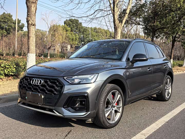 Фото 1 - Audi Q5L