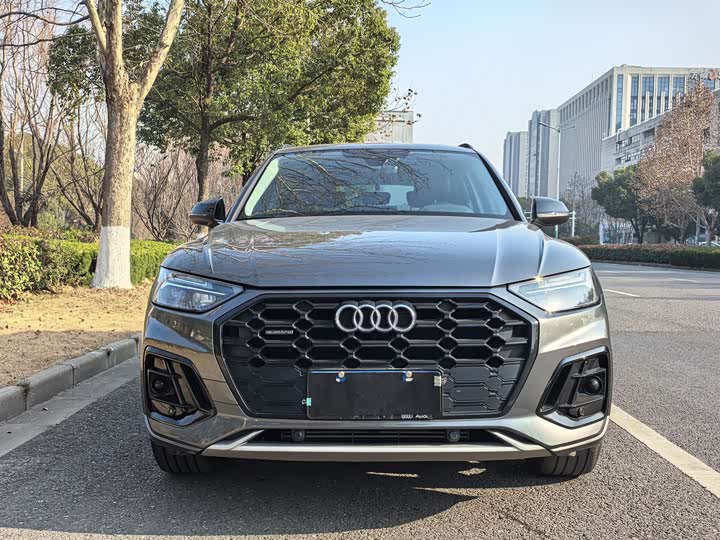 Фото 2 - Audi Q5L