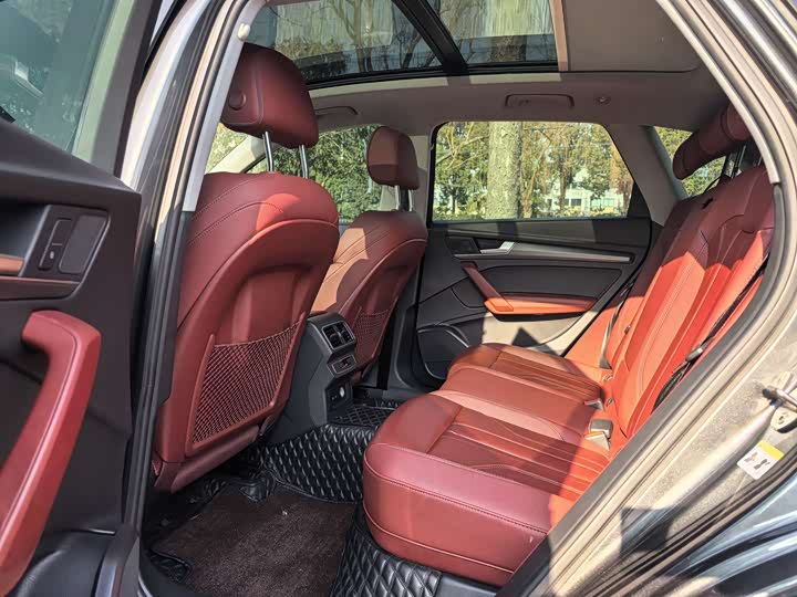 Фото 7 - Audi Q5L