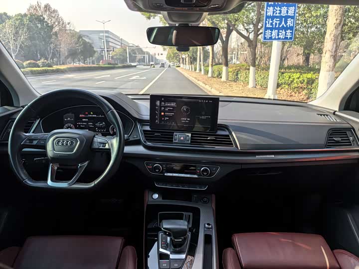 Фото 8 - Audi Q5L