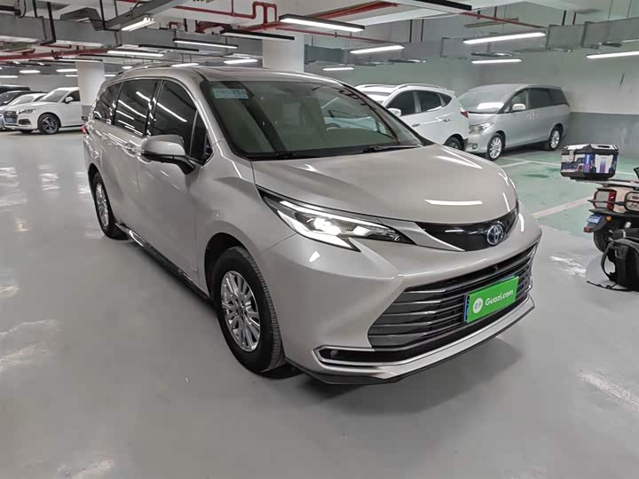 Фото 4 - Toyota Sienna