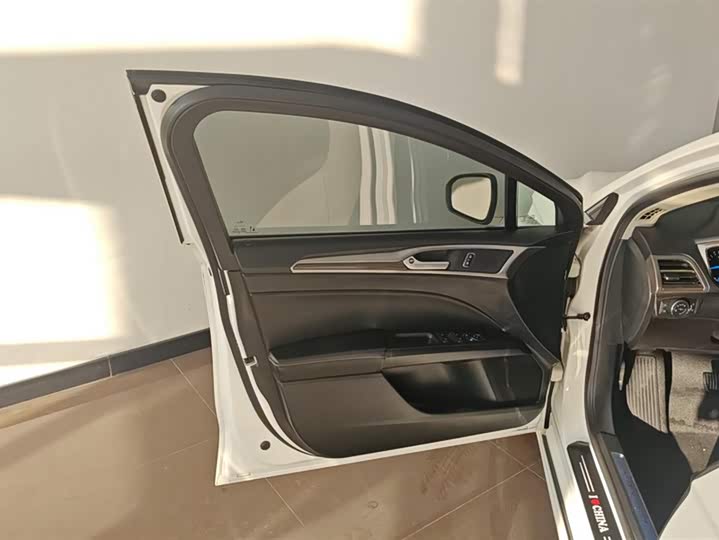 Фото 7 - Ford Mondeo