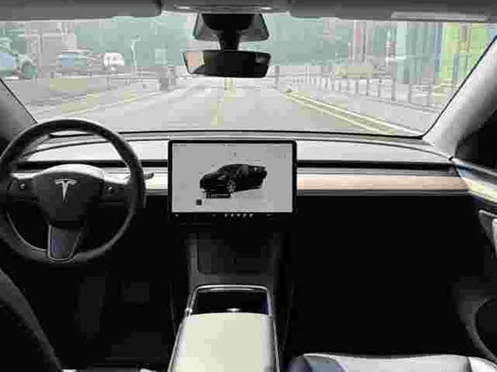 Фото 6 - Tesla Model Y