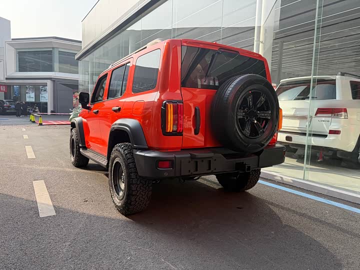 Фото 4 - Tank 300