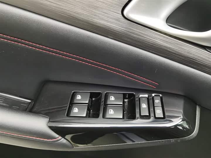 Фото 9 - Changan F70