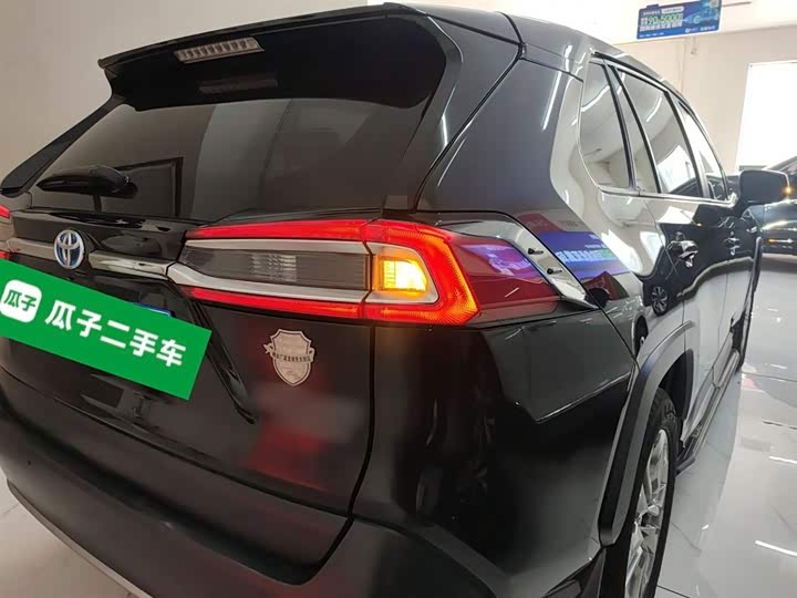 Фото 8 - Toyota Wildlander