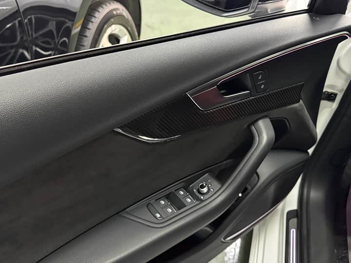 Фото 5 - Audi A4L