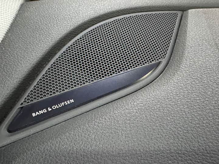 Фото 6 - Audi A4L