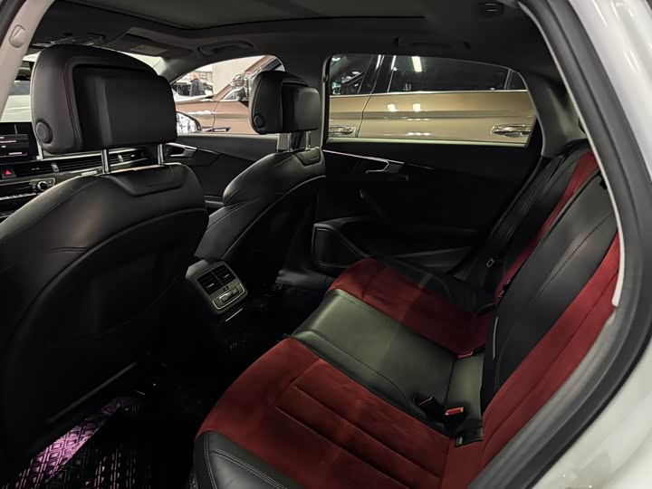 Фото 8 - Audi A4L