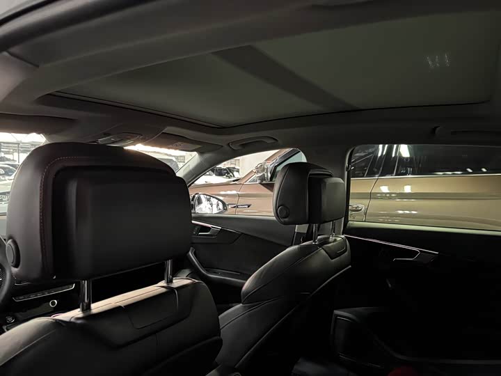 Фото 9 - Audi A4L