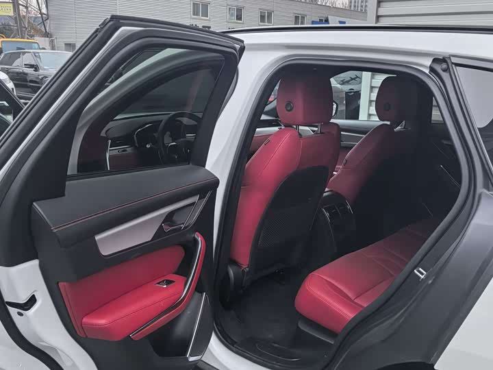 Фото 7 - Jaguar F-Pace