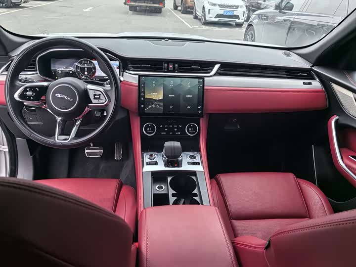 Фото 8 - Jaguar F-Pace