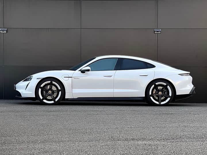 Фото 3 - Porsche Taycan