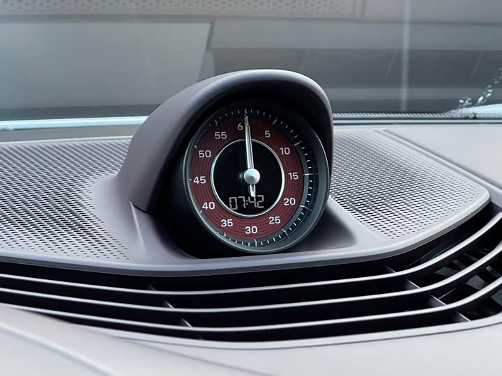 Фото 7 - Porsche Taycan