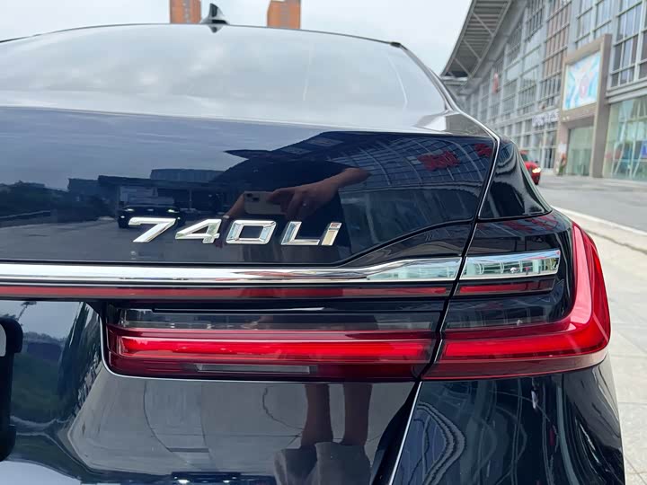 Фото 8 - BMW 7 Series