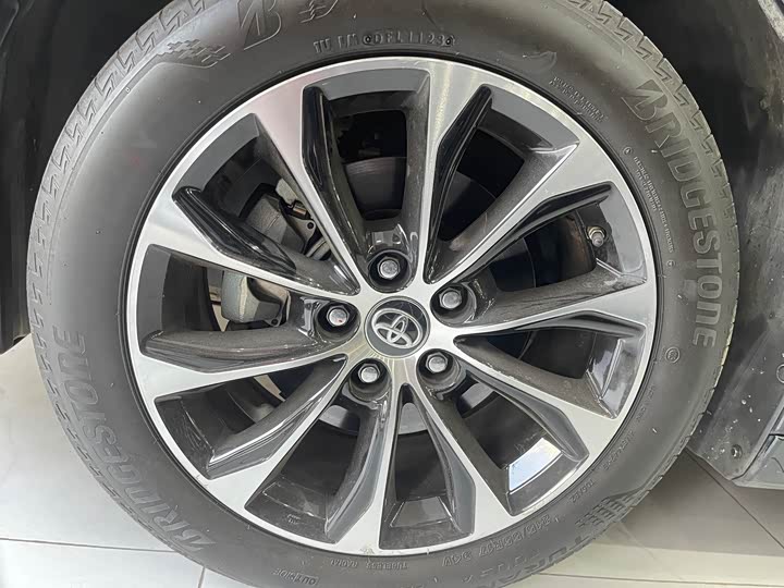 Фото 5 - Toyota Avalon