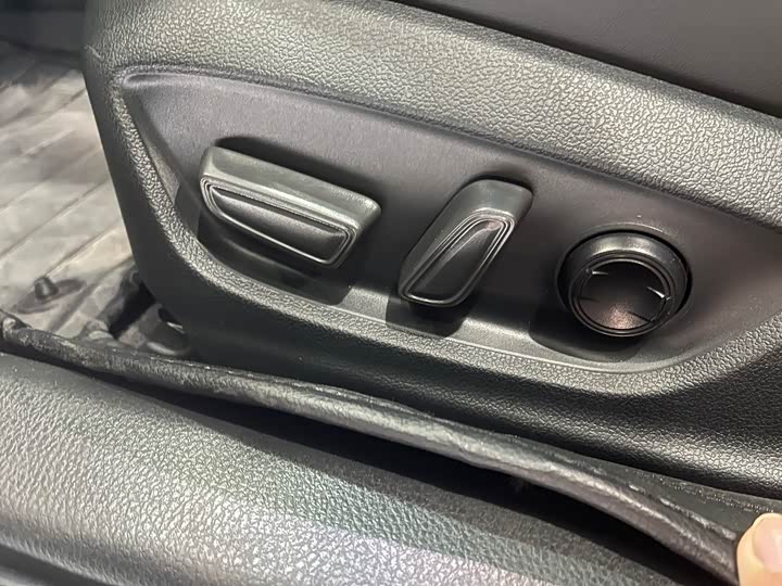 Фото 8 - Toyota Avalon