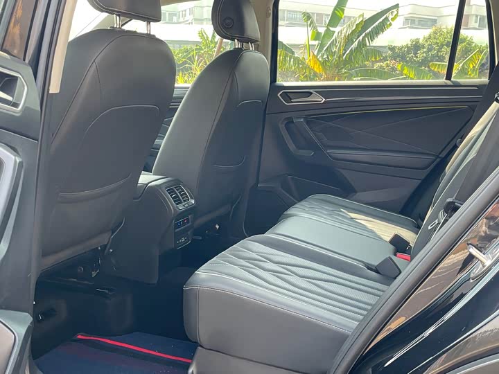 Фото 5 - Volkswagen Tiguan L Pro