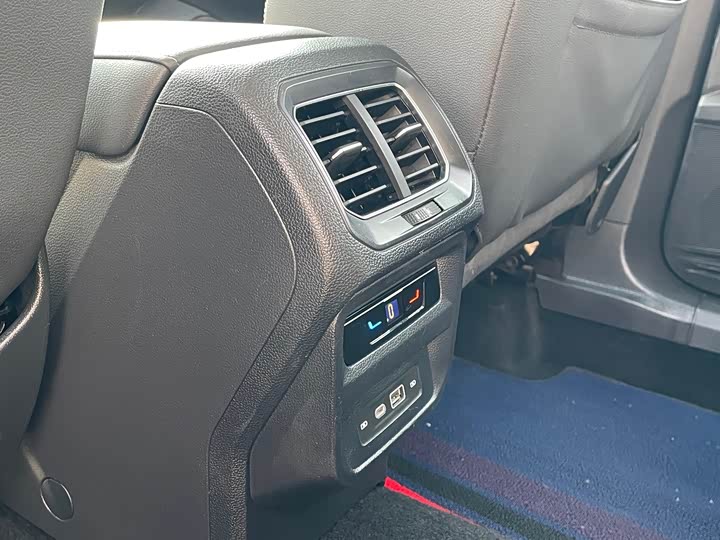 Фото 6 - Volkswagen Tiguan L Pro