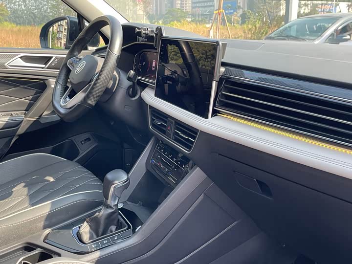 Фото 8 - Volkswagen Tiguan L Pro