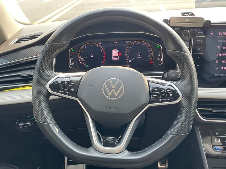 Фото 9 - Volkswagen Tiguan L Pro