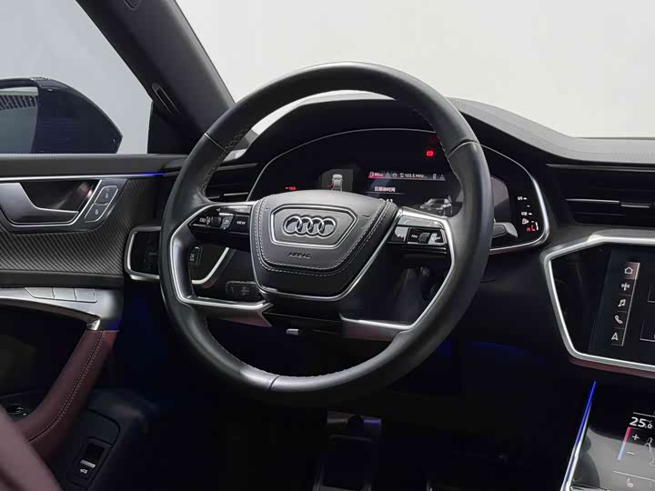 Фото 4 - Audi A7L
