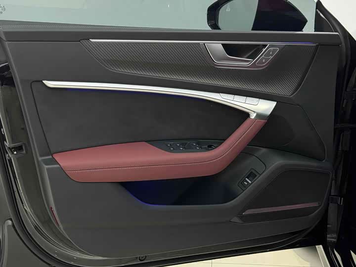 Фото 8 - Audi A7L