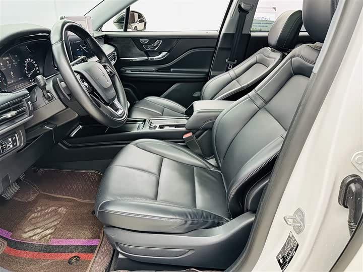 Фото 8 - Lincoln Corsair