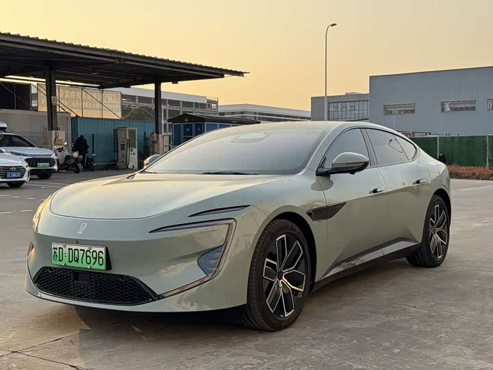 Фото 2 - Avatr 12