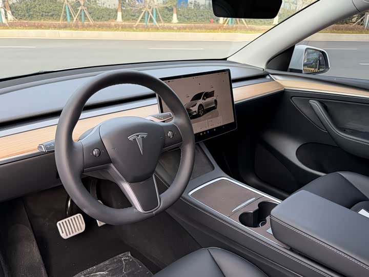 Фото 3 - Tesla Model Y