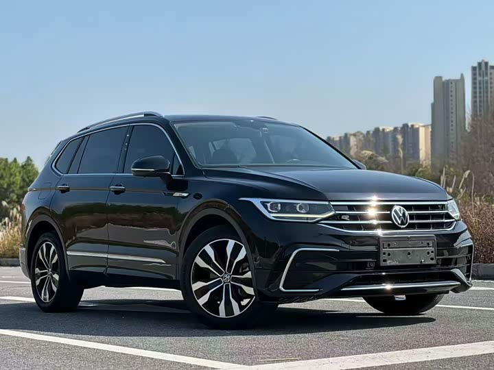 Фото 2 - Volkswagen Tiguan L Pro