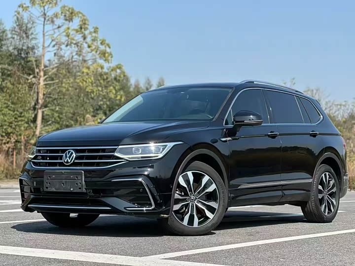 Фото 3 - Volkswagen Tiguan L Pro