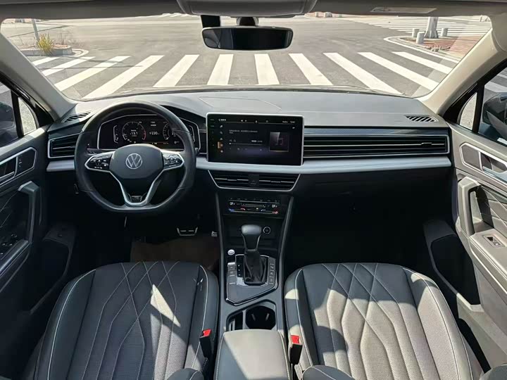 Фото 7 - Volkswagen Tiguan L Pro