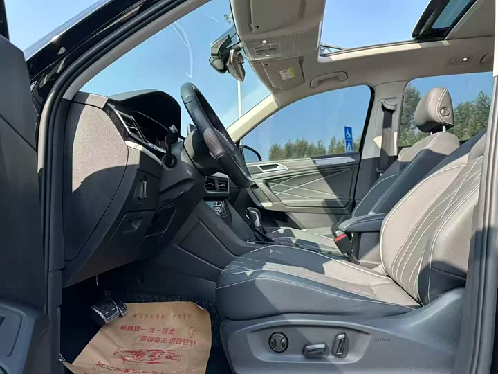 Фото 8 - Volkswagen Tiguan L Pro