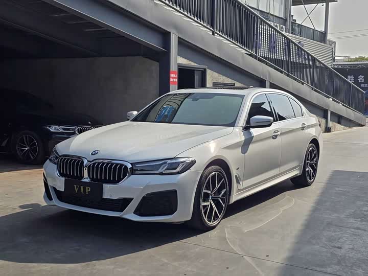 Фото 1 - BMW 5 Series