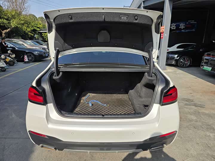 Фото 6 - BMW 5 Series