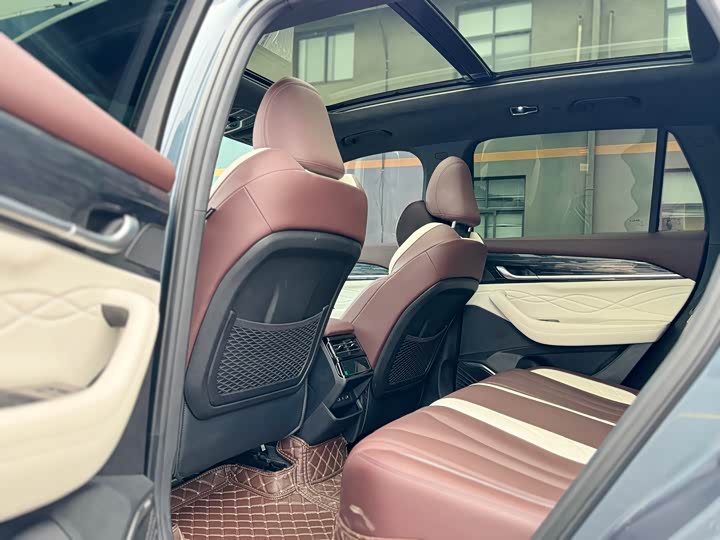 Фото 8 - Geely Monjaro