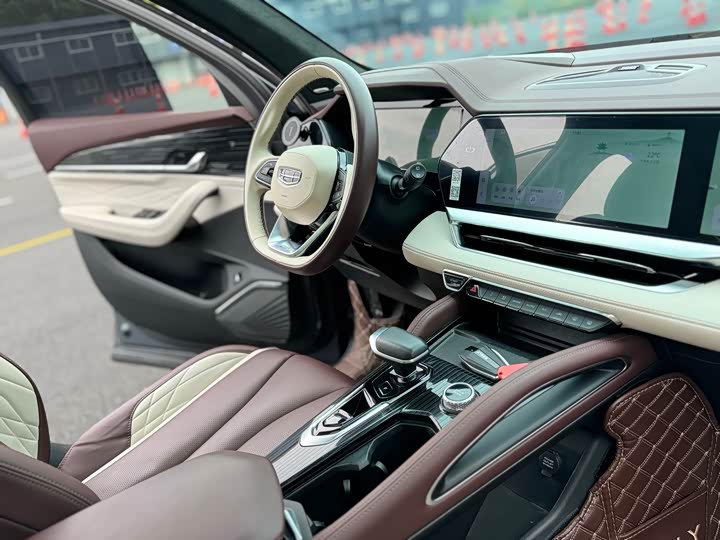 Фото 9 - Geely Monjaro