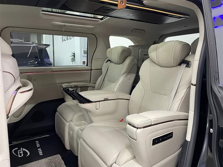 Фото 9 - Lexus LM