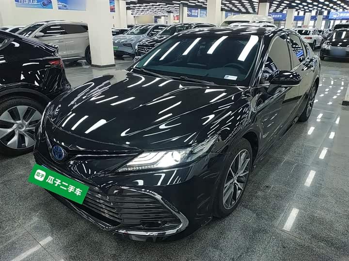 Фото 1 - Toyota Camry