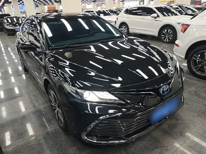 Фото 4 - Toyota Camry