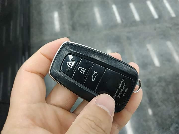 Фото 9 - Toyota Camry