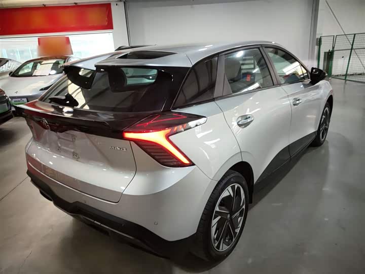 Фото 7 - MG Motor 4 EV